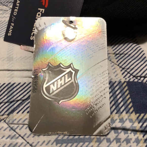 Chicago Blackhawks Beanie - Picture 10 of 11